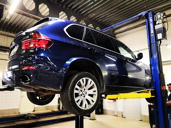 work_gallery/nepriyatnye-zvuki-v-perednej-podveske-bmw-x5/nepriyatnye-zvuki-v-perednej-podveske-bmw-x5.jpg