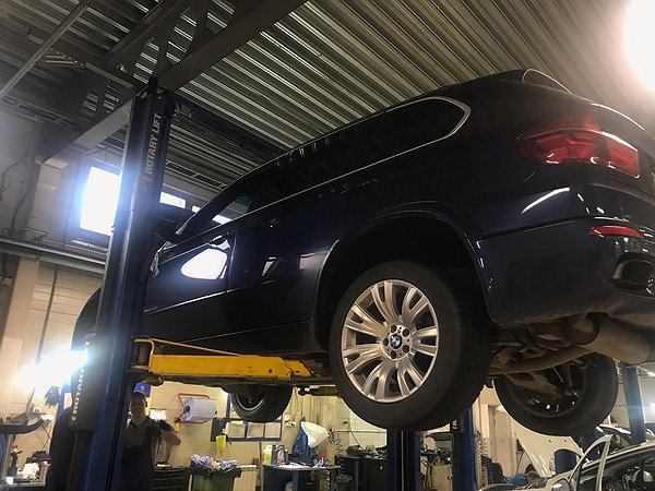 work_gallery/zamena-nizhnih-podushek-dvigatelya-bmw-x5/bmw-x5-zamena-nizhnih-podushek.jpg